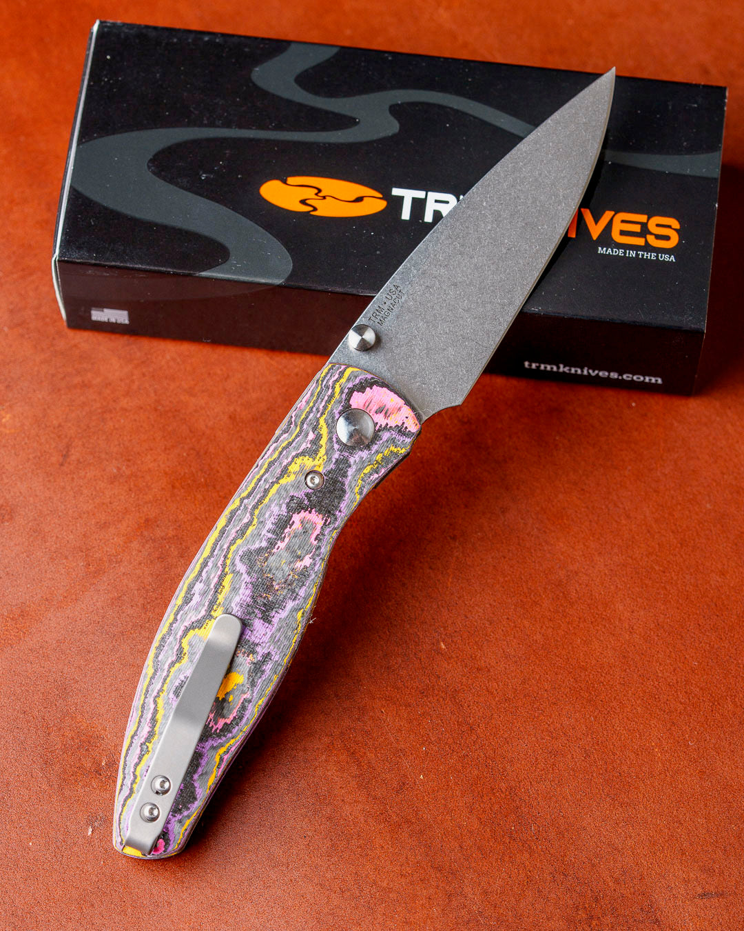 Three Rivers Mfg.-Three Rivers Mfg. (TRM) Atom - Pop CAMO CARBON 3D Contoured SMOOTH Scales - MAGNACUT Blade-2-Urban Cutlery
