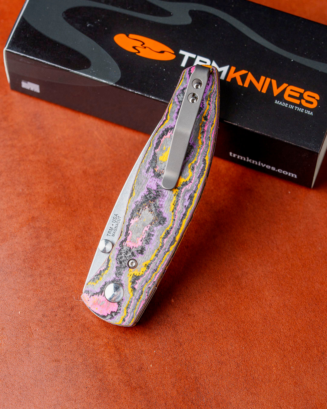 Three Rivers Mfg.-Three Rivers Mfg. (TRM) Atom - Pop CAMO CARBON 3D Contoured SMOOTH Scales - MAGNACUT Blade-4-Urban Cutlery