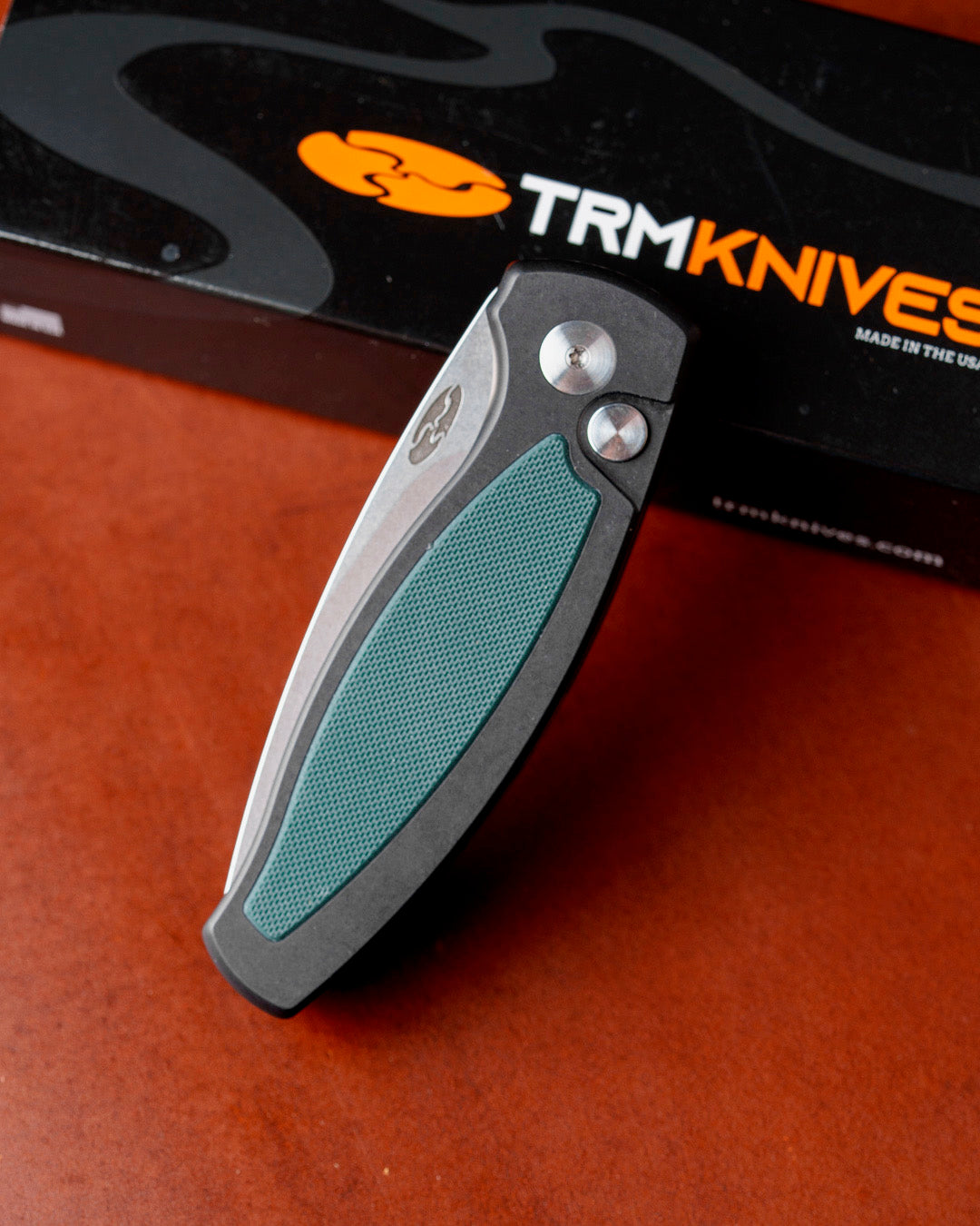 Three Rivers Mfg.-Three Rivers Mfg. (TRM) Pitbull Auto - Aluminum Handles SLEEK w/ Forest Green G10 Inlay - MAGNACUT Blade-3-Urban Cutlery