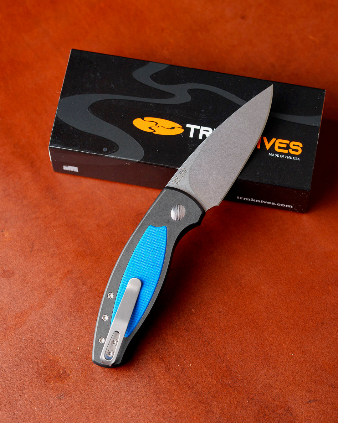 Three Rivers Mfg.-Three Rivers Mfg. (TRM) Pitbull Auto - Aluminum Handles SLEEK w/ Royal Blue G10 Inlay - MAGNACUT Blade-2-Urban Cutlery