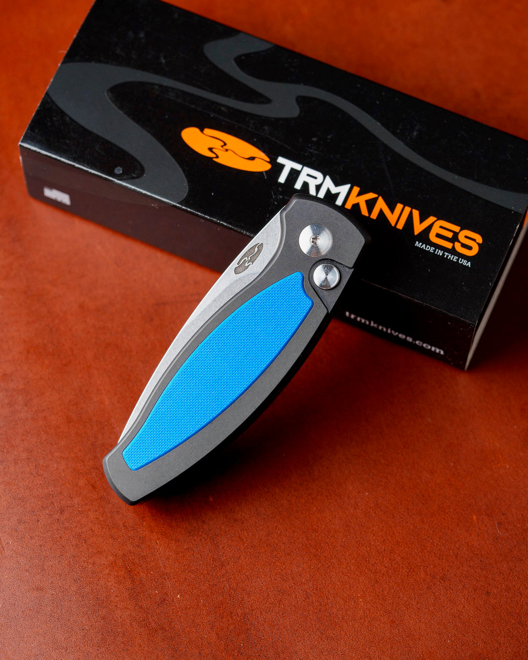 Three Rivers Mfg.-Three Rivers Mfg. (TRM) Pitbull Auto - Aluminum Handles SLEEK w/ Royal Blue G10 Inlay - MAGNACUT Blade-3-Urban Cutlery
