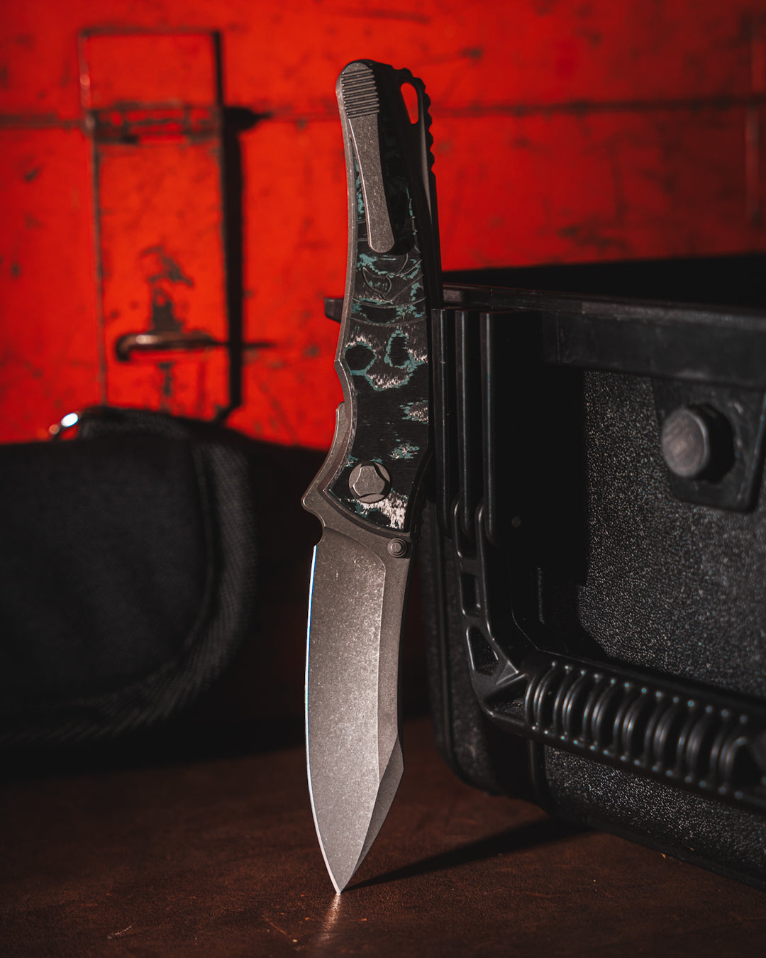 Hawk Knives Talon - Brittany Blue CamoCarbon Handle Inlay - Tumbled M390 Blade