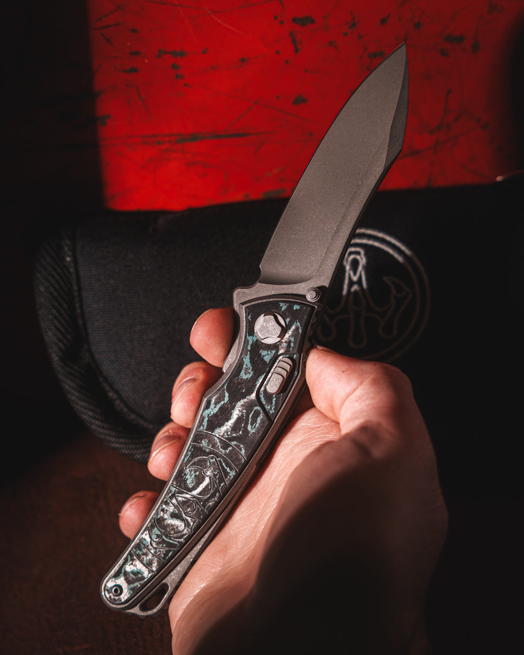 Hawk Knives Talon - Brittany Blue CamoCarbon Handle Inlay - Tumbled M390 Blade