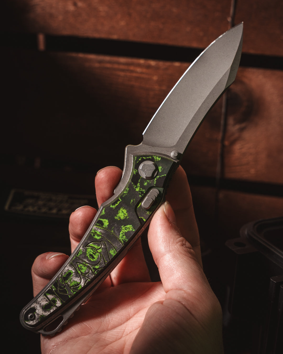 Hawk Knives Talon - Toxic Moss CamoCarbon Handle Inlay - Tumbled M390 Blade