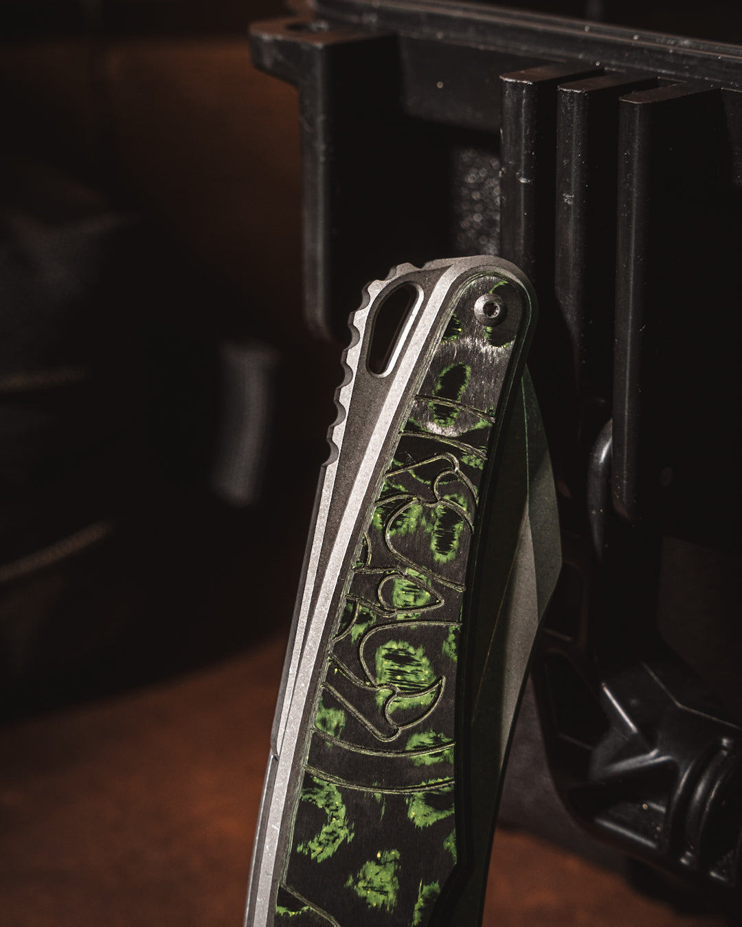 Hawk Knives Talon - Toxic Moss CamoCarbon Handle Inlay - Tumbled M390 Blade