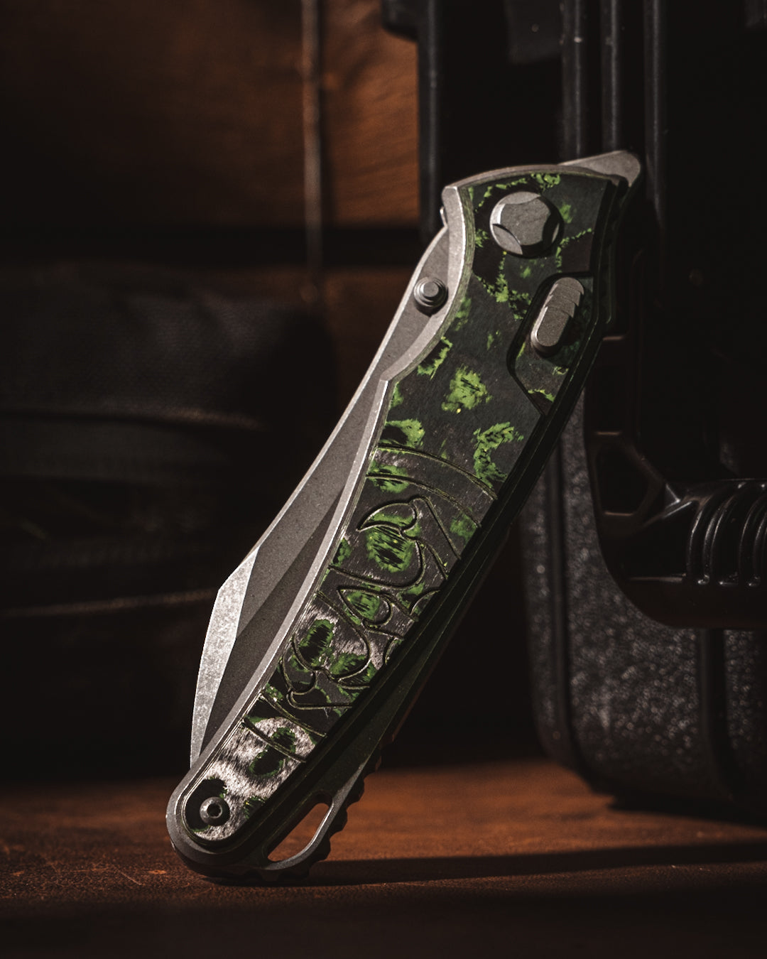Hawk Knives Talon - Toxic Moss CamoCarbon Handle Inlay - Tumbled M390 Blade