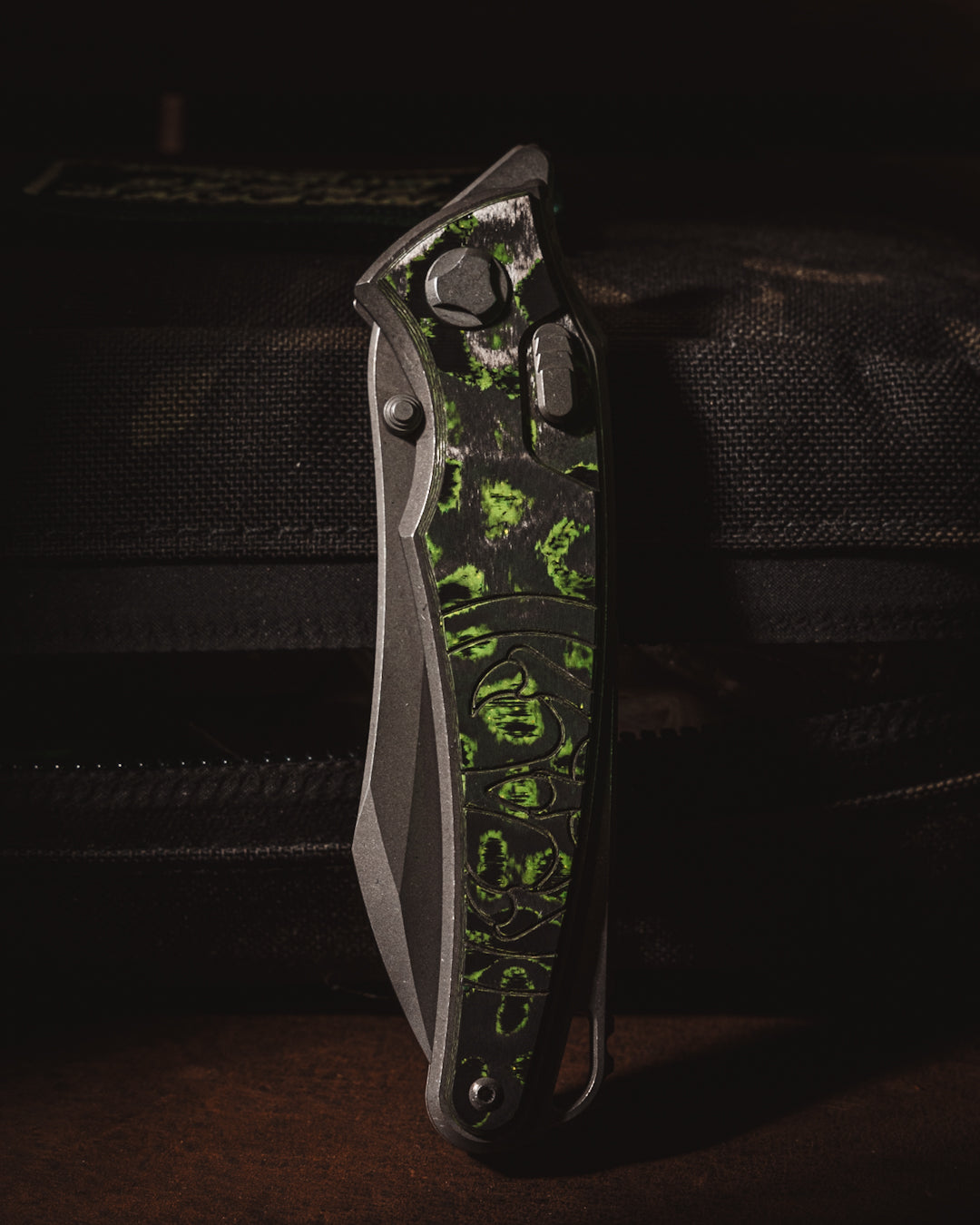 Hawk Knives Talon - Toxic Moss CamoCarbon Handle Inlay - Tumbled M390 Blade